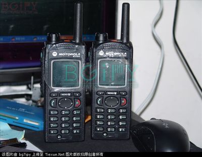 [燭光生存狂]-[分享]各種各國部分警察 軍隊 特工等使用的對講機(MOTOROLA系列)